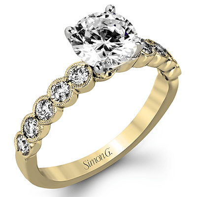 Round-cut Engagement Ring & Matching Wedding Band in 18k Gold with Diamonds