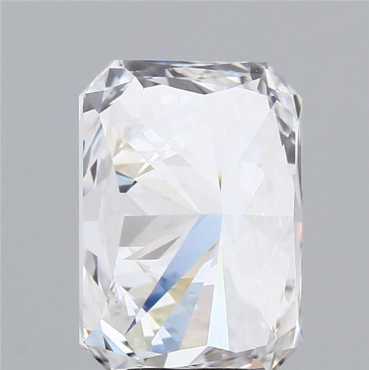 3.90 Carat Radiant IGI Labgrown Diamond, With Certificate ID LG600374261