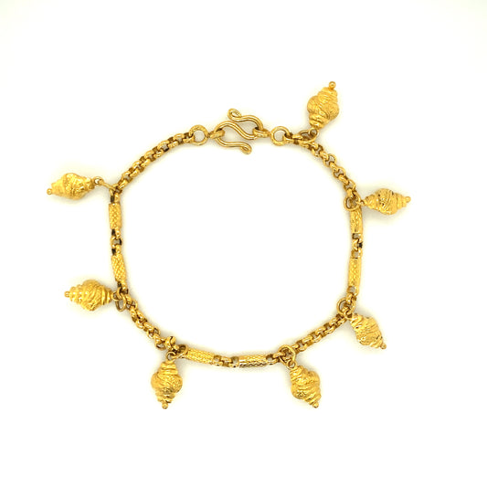 Dangle Shell Rolo Chain Bracelet in 22K Yellow Gold