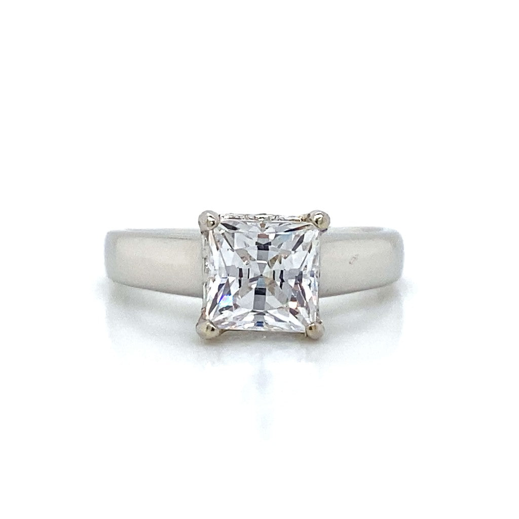 Solitaire Engagement Ring in 18K White Gold