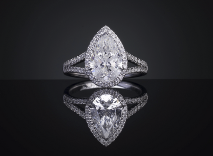 Split Shank Ring Pear 14K White Gold RG072