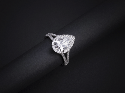 Split Shank Ring Pear 14K White Gold RG072