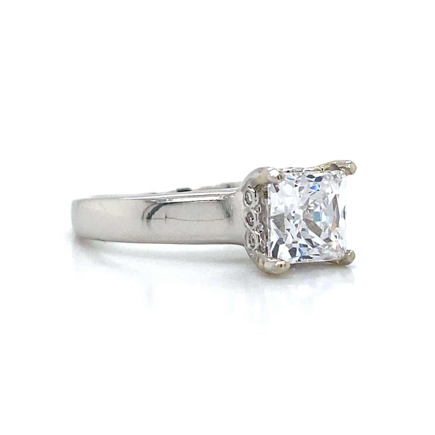 Solitaire Engagement Ring in 18K White Gold