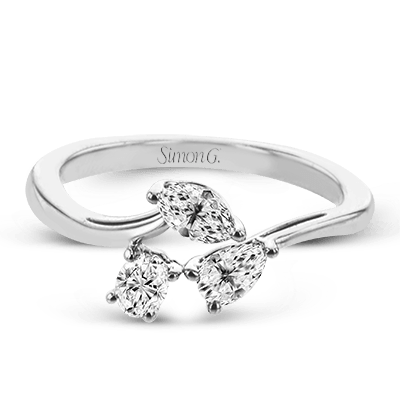 Fashion Ring in 18k Gold with Diamonds