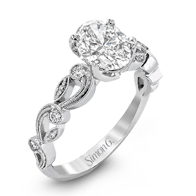 Oval-cut Trellis Engagement Ring & Matching Wedding Band in 18k Gold with Diamonds