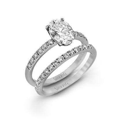 Oval-cut Engagement Ring & Matching Wedding Band in 18k Gold with Diamonds